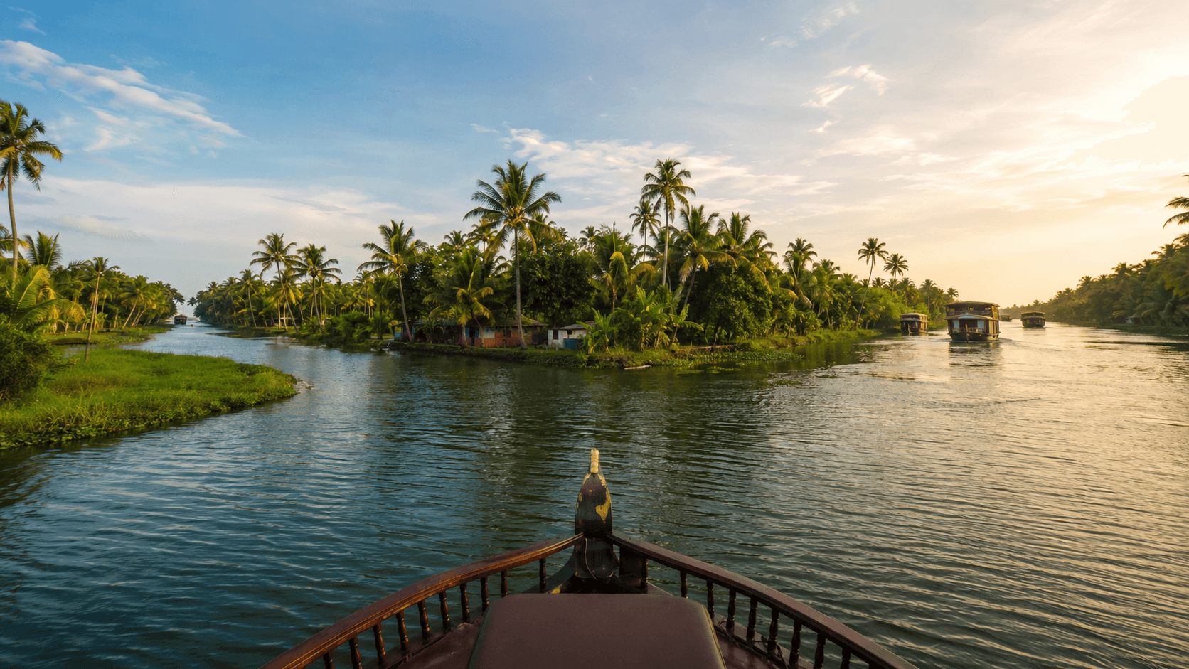 A relaxing scenic view of Marari Beach in Alappuzha, showcasing custom-built Kerala travel itineraries and personalized vacation planning